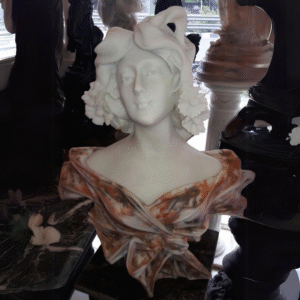 Modern lady bust