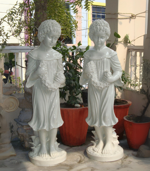 New Welcome Lady (Garland)
